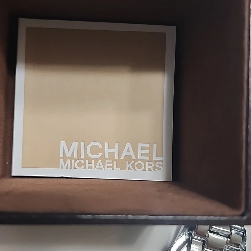 MICHAEL KORS MK WATCH RUNWAY FASHION SILVER STREAM HIGH POLISHED - Picture 5 of 5